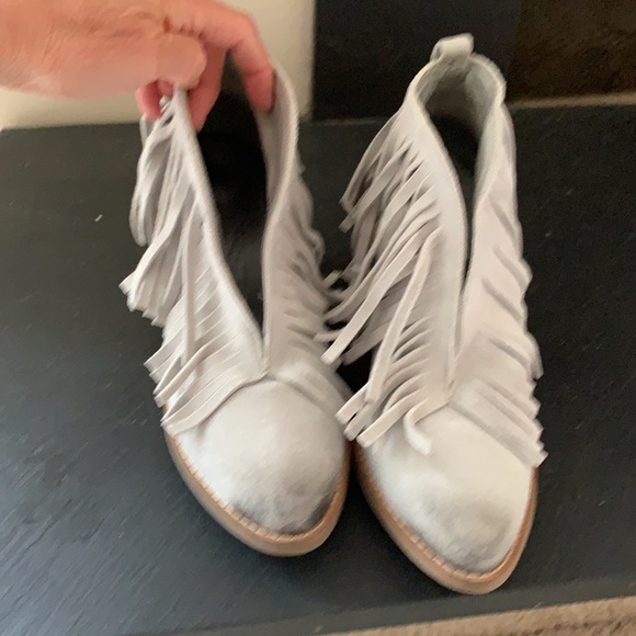 New Coconuts Gray Fringe Booties - Picture 6 of 6